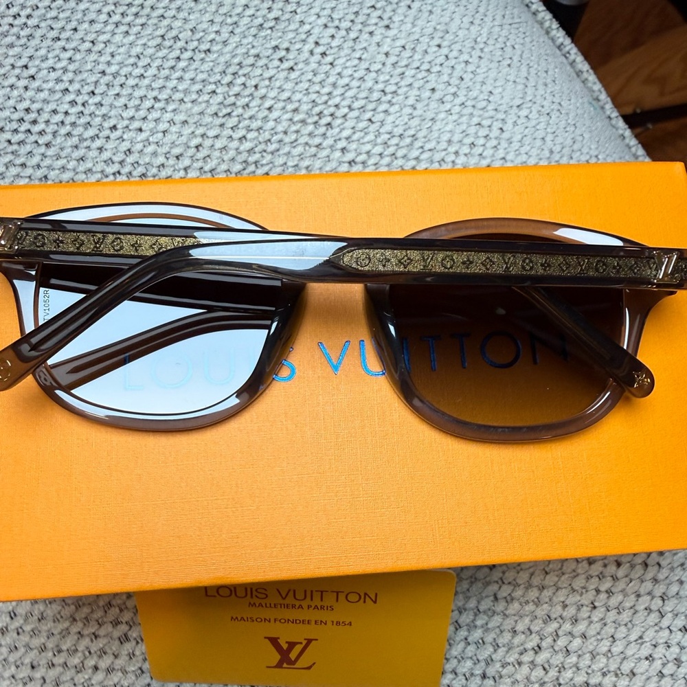Louis Vuitton Brown Gradient Round Sunglasses NWT - image 3
